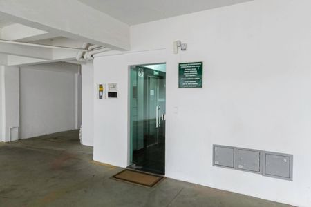 Apartamento à venda com 167m², 3 quartos e 2 vagas Apartamento à venda com 167m², 3 quartos e 2 vagasHall de Entrada