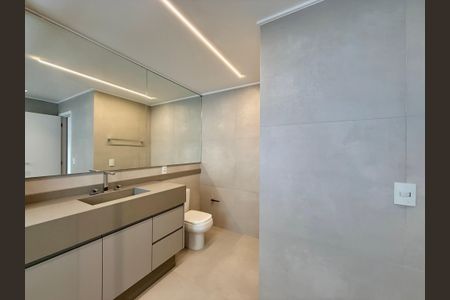 Apartamento para alugar com 227m², 3 quartos e 4 vagasBanheiro da Suíte 1
