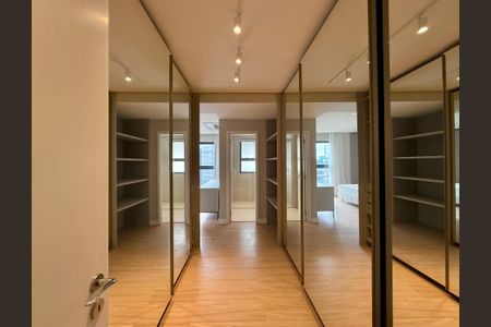 Apartamento para alugar com 227m², 3 quartos e 4 vagasCloset da Suíte 1