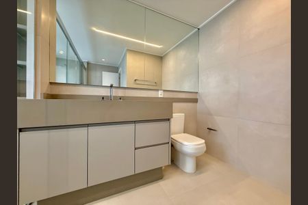 Apartamento para alugar com 227m², 3 quartos e 4 vagasBanheiro da Suíte 1