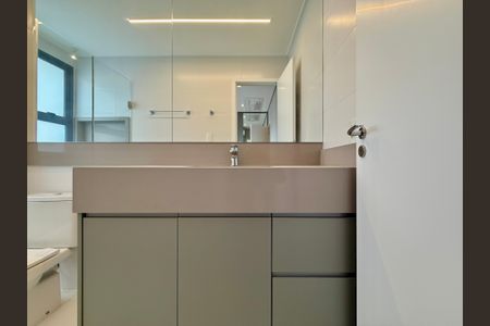 Apartamento para alugar com 227m², 3 quartos e 4 vagasBanheiro da Suíte 2