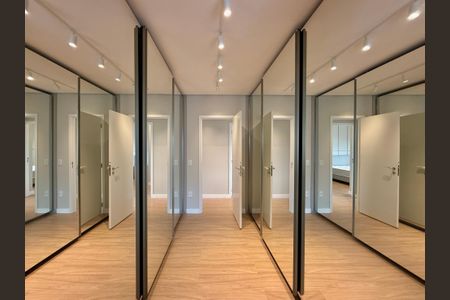 Apartamento para alugar com 227m², 3 quartos e 4 vagasCloset da Suíte 1