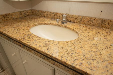 Casa para alugar com 115m², 2 quartos e 2 vagasBanheiro da Suíte 1