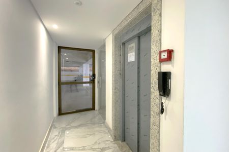 Apartamento à venda com 137m², 3 quartos e 2 vagas Apartamento à venda com 137m², 3 quartos e 2 vagasÁrea comum - Elevador