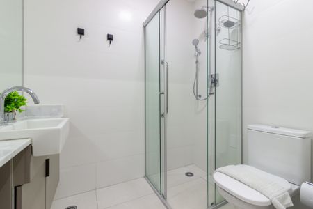 Banheiro de kitnet/studio para alugar com 1 quarto, 21m² em Paraíso, São Paulo