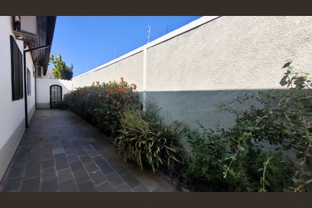 Casa à venda com 299m², 4 quartos e 4 vagas Casa à venda com 299m², 4 quartos e 4 vagasCorredor