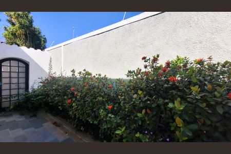 Casa à venda com 299m², 4 quartos e 4 vagas Casa à venda com 299m², 4 quartos e 4 vagasCorredor