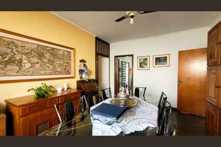 Casa à venda com 299m², 4 quartos e 4 vagas Casa à venda com 299m², 4 quartos e 4 vagasCopa