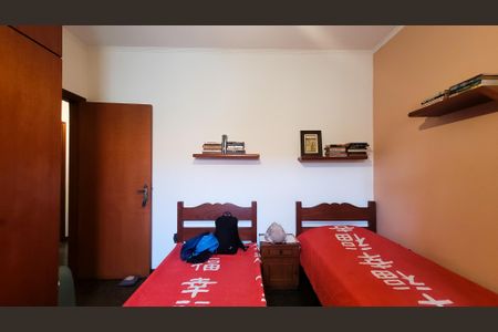 Casa à venda com 299m², 4 quartos e 4 vagas Casa à venda com 299m², 4 quartos e 4 vagasQuarto 1