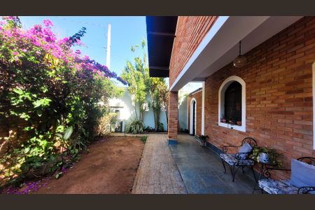 Casa à venda com 299m², 4 quartos e 4 vagas Casa à venda com 299m², 4 quartos e 4 vagasQuintal