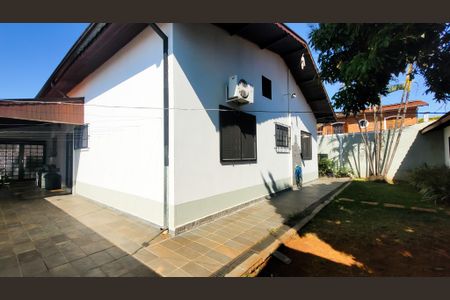 Casa à venda com 299m², 4 quartos e 4 vagas Casa à venda com 299m², 4 quartos e 4 vagasQuintal