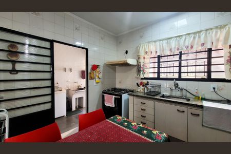 Casa à venda com 299m², 4 quartos e 4 vagas Casa à venda com 299m², 4 quartos e 4 vagasCozinha