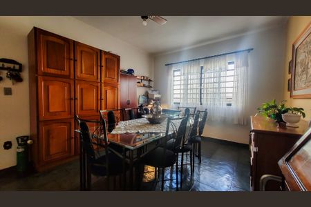 Casa à venda com 299m², 4 quartos e 4 vagas Casa à venda com 299m², 4 quartos e 4 vagasCopa