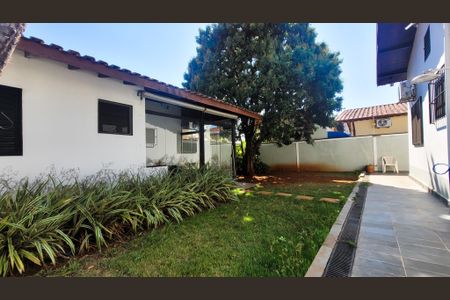 Casa à venda com 299m², 4 quartos e 4 vagas Casa à venda com 299m², 4 quartos e 4 vagasQuintal