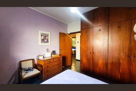 Casa à venda com 299m², 4 quartos e 4 vagas Casa à venda com 299m², 4 quartos e 4 vagasQuarto 2