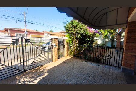 Casa à venda com 299m², 4 quartos e 4 vagas Casa à venda com 299m², 4 quartos e 4 vagasGaragem