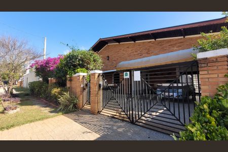 Casa à venda com 299m², 4 quartos e 4 vagas Casa à venda com 299m², 4 quartos e 4 vagasFachada