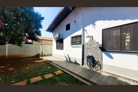 Casa à venda com 299m², 4 quartos e 4 vagas Casa à venda com 299m², 4 quartos e 4 vagasQuintal