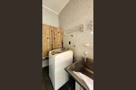 Casa à venda com 299m², 4 quartos e 4 vagas Casa à venda com 299m², 4 quartos e 4 vagasÁrea de Serviço