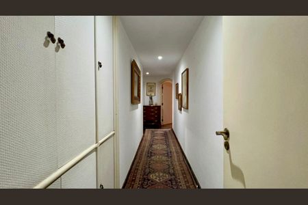 Apartamento à venda com 360m², 3 quartos e 2 vagas Apartamento à venda com 360m², 3 quartos e 2 vagasCorredor