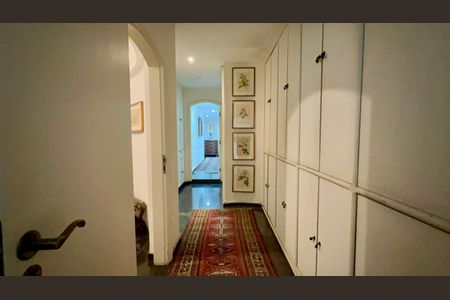 Apartamento à venda com 360m², 3 quartos e 2 vagas Apartamento à venda com 360m², 3 quartos e 2 vagasCorredor