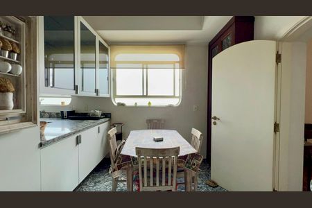 Apartamento à venda com 360m², 3 quartos e 2 vagas Apartamento à venda com 360m², 3 quartos e 2 vagasCopa