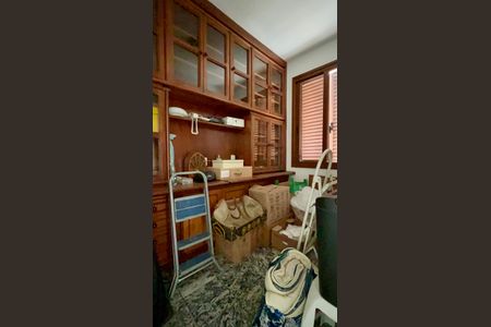 Apartamento à venda com 360m², 3 quartos e 2 vagas Apartamento à venda com 360m², 3 quartos e 2 vagasQuarto de Serviço