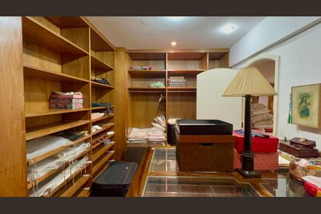 Apartamento à venda com 360m², 3 quartos e 2 vagas Apartamento à venda com 360m², 3 quartos e 2 vagasCloset da suíte 2