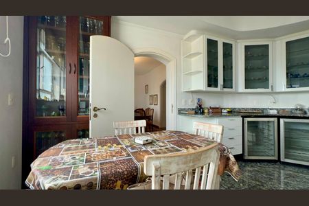 Apartamento à venda com 360m², 3 quartos e 2 vagas Apartamento à venda com 360m², 3 quartos e 2 vagasCopa