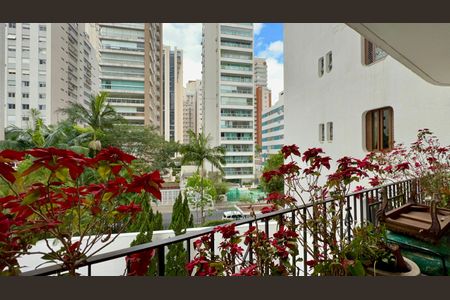 Apartamento à venda com 360m², 3 quartos e 2 vagas Apartamento à venda com 360m², 3 quartos e 2 vagasVaranda