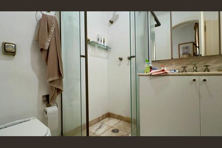 Apartamento à venda com 360m², 3 quartos e 2 vagas Apartamento à venda com 360m², 3 quartos e 2 vagasBanheiro da Suíte 1