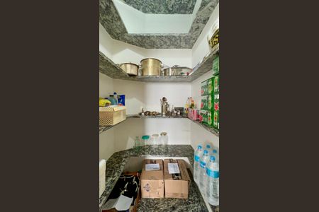 Apartamento à venda com 360m², 3 quartos e 2 vagas Apartamento à venda com 360m², 3 quartos e 2 vagasDespensa