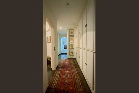 Apartamento à venda com 360m², 3 quartos e 2 vagas Apartamento à venda com 360m², 3 quartos e 2 vagasCorredor