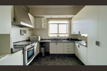 Apartamento à venda com 360m², 3 quartos e 2 vagas Apartamento à venda com 360m², 3 quartos e 2 vagasCozinha
