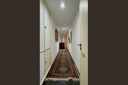 Apartamento à venda com 360m², 3 quartos e 2 vagas Apartamento à venda com 360m², 3 quartos e 2 vagasCorredor