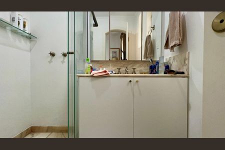 Apartamento à venda com 360m², 3 quartos e 2 vagas Apartamento à venda com 360m², 3 quartos e 2 vagasBanheiro da Suíte 1