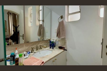 Apartamento à venda com 360m², 3 quartos e 2 vagas Apartamento à venda com 360m², 3 quartos e 2 vagasBanheiro da Suíte 1