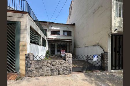 Casa para alugar com 160m², 3 quartos e 1 vaga Casa para alugar com 160m², 3 quartos e 1 vagaFachada