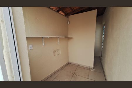 Casa para alugar com 95m², 2 quartos e 2 vagas Casa para alugar com 95m², 2 quartos e 2 vagasQuarto de Serviço