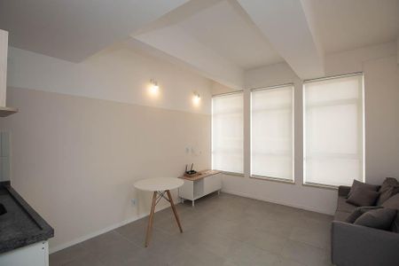 Sala / Cozinha de apartamento para alugar com 1 quarto, 46m² em República, São Paulo
