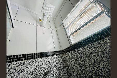 Casa de condomínio para alugar com 150m², 2 quartos e 2 vagasBanheiro