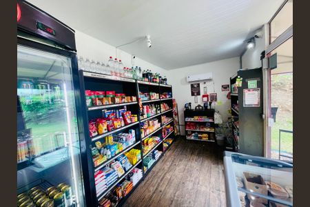 Casa de condomínio para alugar com 150m², 2 quartos e 2 vagasMini mercado