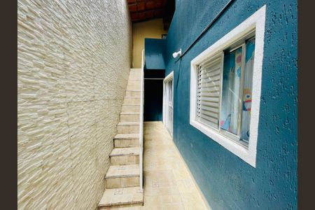 Casa de condomínio para alugar com 150m², 2 quartos e 2 vagasEscada de acesso