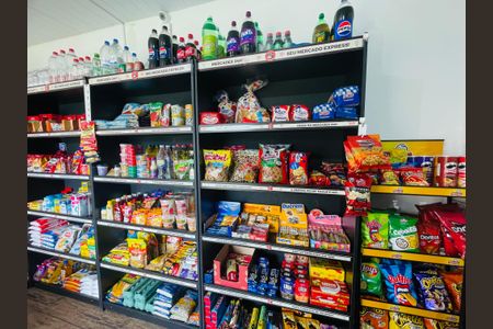 Casa de condomínio para alugar com 150m², 2 quartos e 2 vagasMini mercado