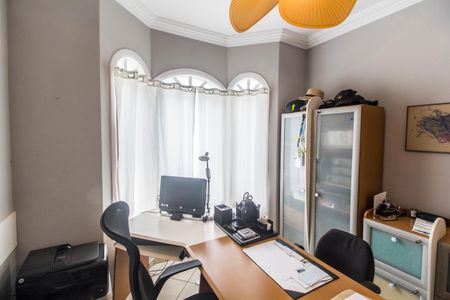 Casa de condomínio à venda com 300m², 4 quartos e 4 vagas Casa de condomínio à venda com 300m², 4 quartos e 4 vagasEscritório