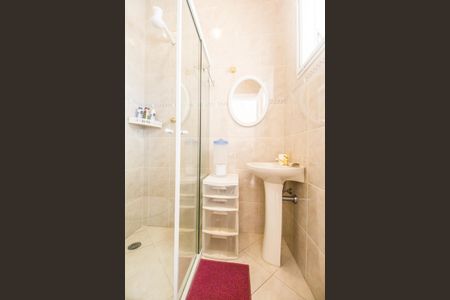 Casa de condomínio à venda com 300m², 4 quartos e 4 vagas Casa de condomínio à venda com 300m², 4 quartos e 4 vagasBanheiro de serviço