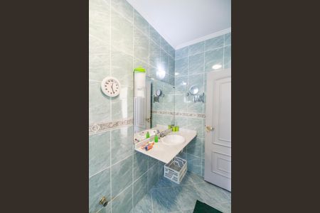 Casa de condomínio à venda com 300m², 4 quartos e 4 vagas Casa de condomínio à venda com 300m², 4 quartos e 4 vagasBanheiro da Suíte 2