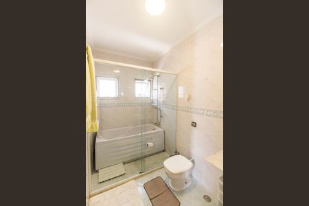 Casa de condomínio à venda com 300m², 4 quartos e 4 vagas Casa de condomínio à venda com 300m², 4 quartos e 4 vagasBanheiro da Suíte