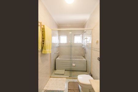 Casa de condomínio à venda com 300m², 4 quartos e 4 vagas Casa de condomínio à venda com 300m², 4 quartos e 4 vagasBanheiro da Suíte