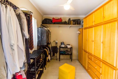 Casa de condomínio à venda com 300m², 4 quartos e 4 vagas Casa de condomínio à venda com 300m², 4 quartos e 4 vagasCloset da suíte 1
